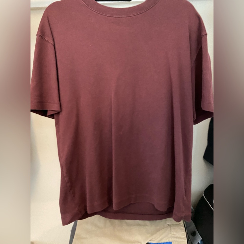 Burgandy T-shirt. Unknown brand. Medium. Soft thick fabric.